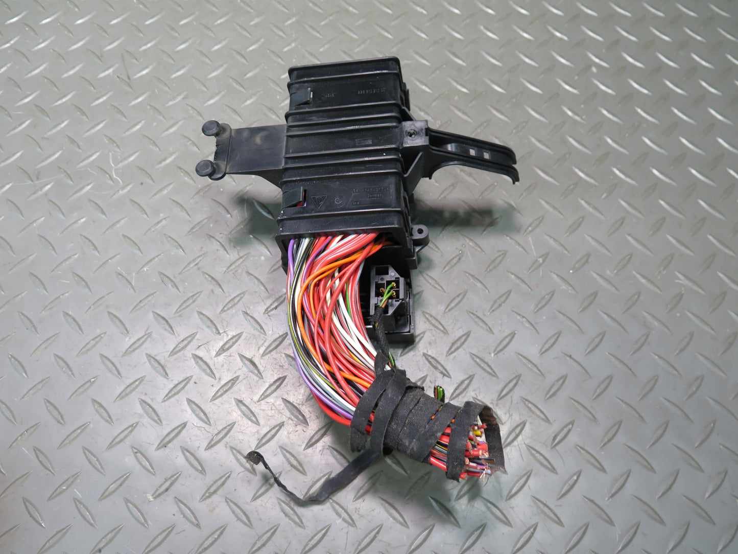 1999-2004 Porsche 911 996 Power Distribution Fuse Relay Box 99661021000