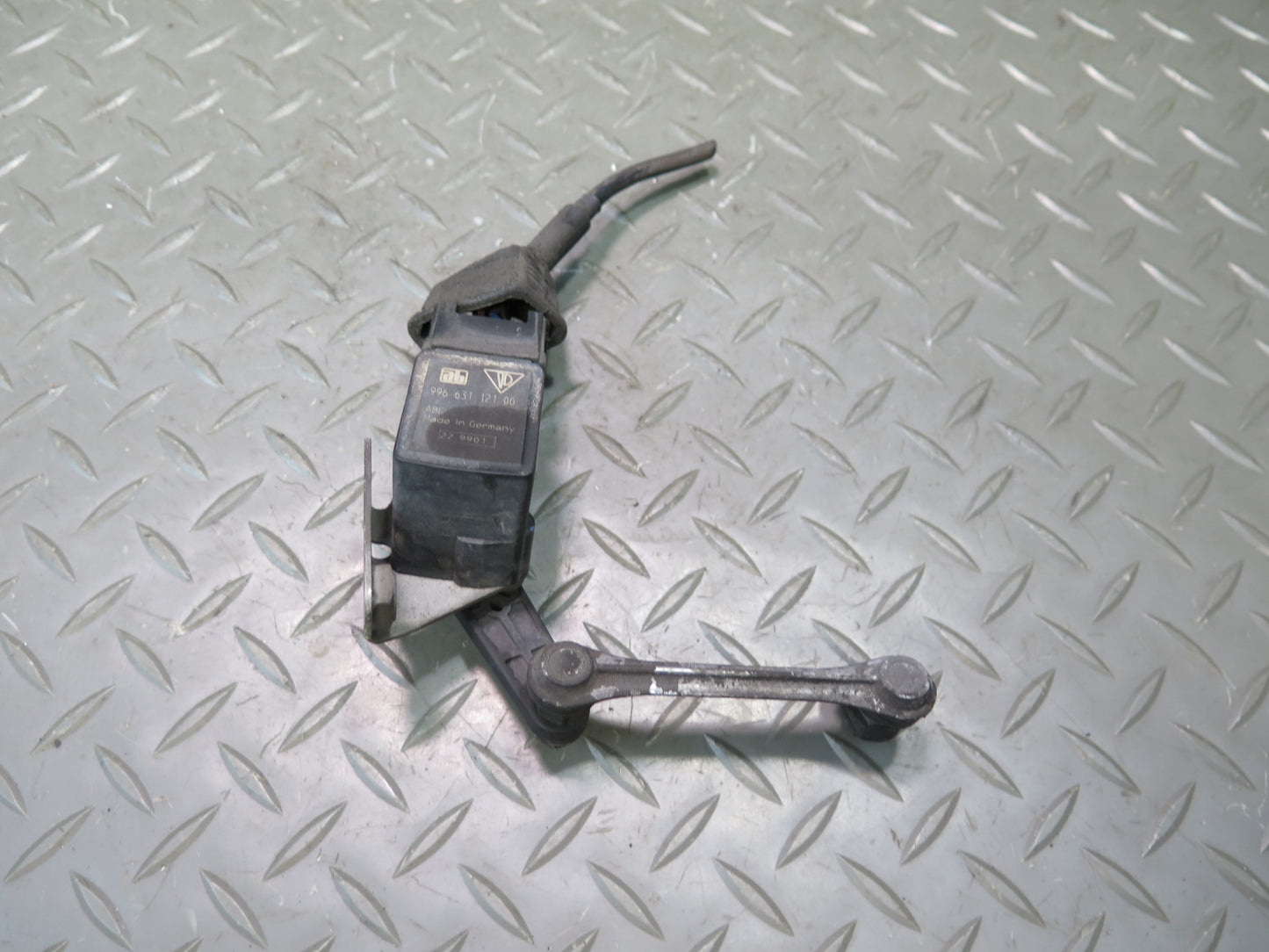 1999-2004 Porsche 911 996 Front Headlight Height Level Sensor 99663112100