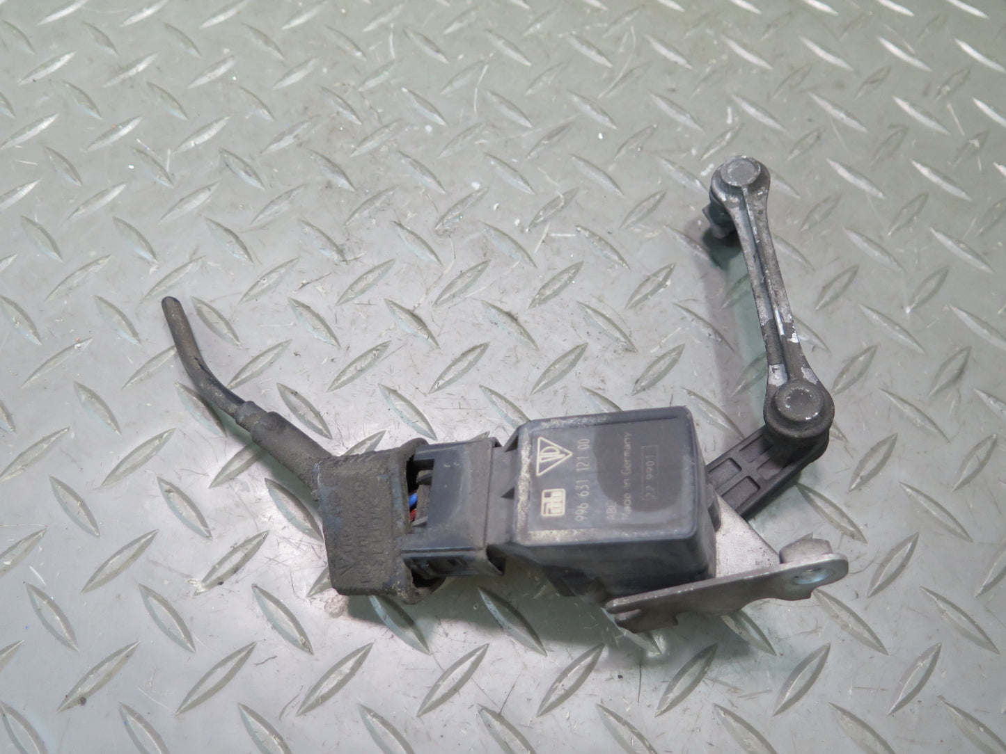 1999-2004 Porsche 911 996 Front Headlight Height Level Sensor 99663112100