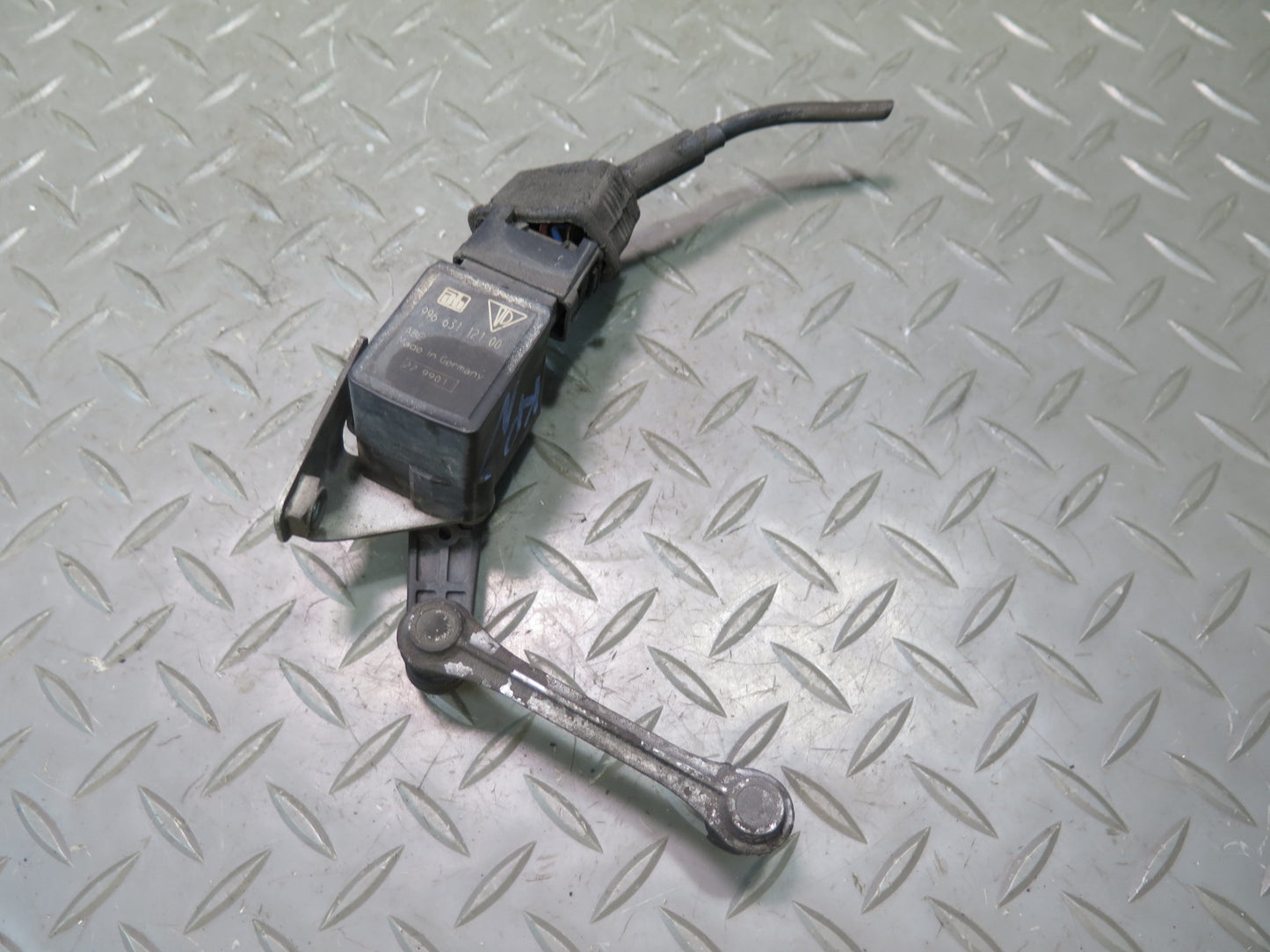 1999-2004 Porsche 911 996 Front Headlight Height Level Sensor 99663112100