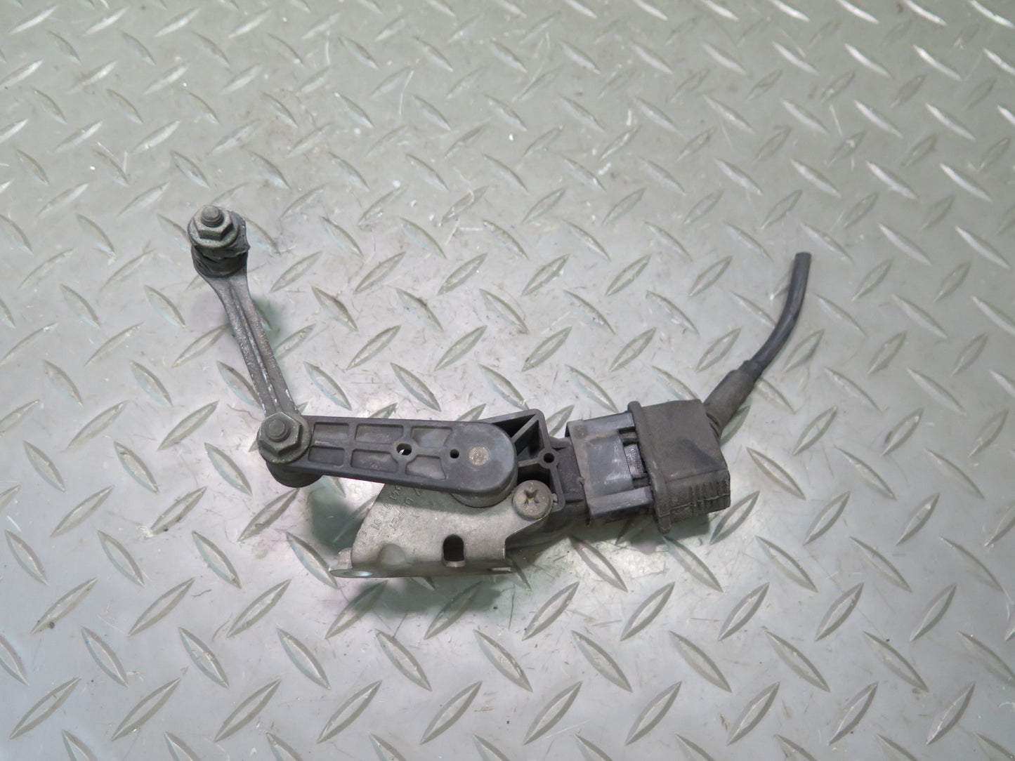 1999-2004 Porsche 911 996 Front Headlight Height Level Sensor 99663112100