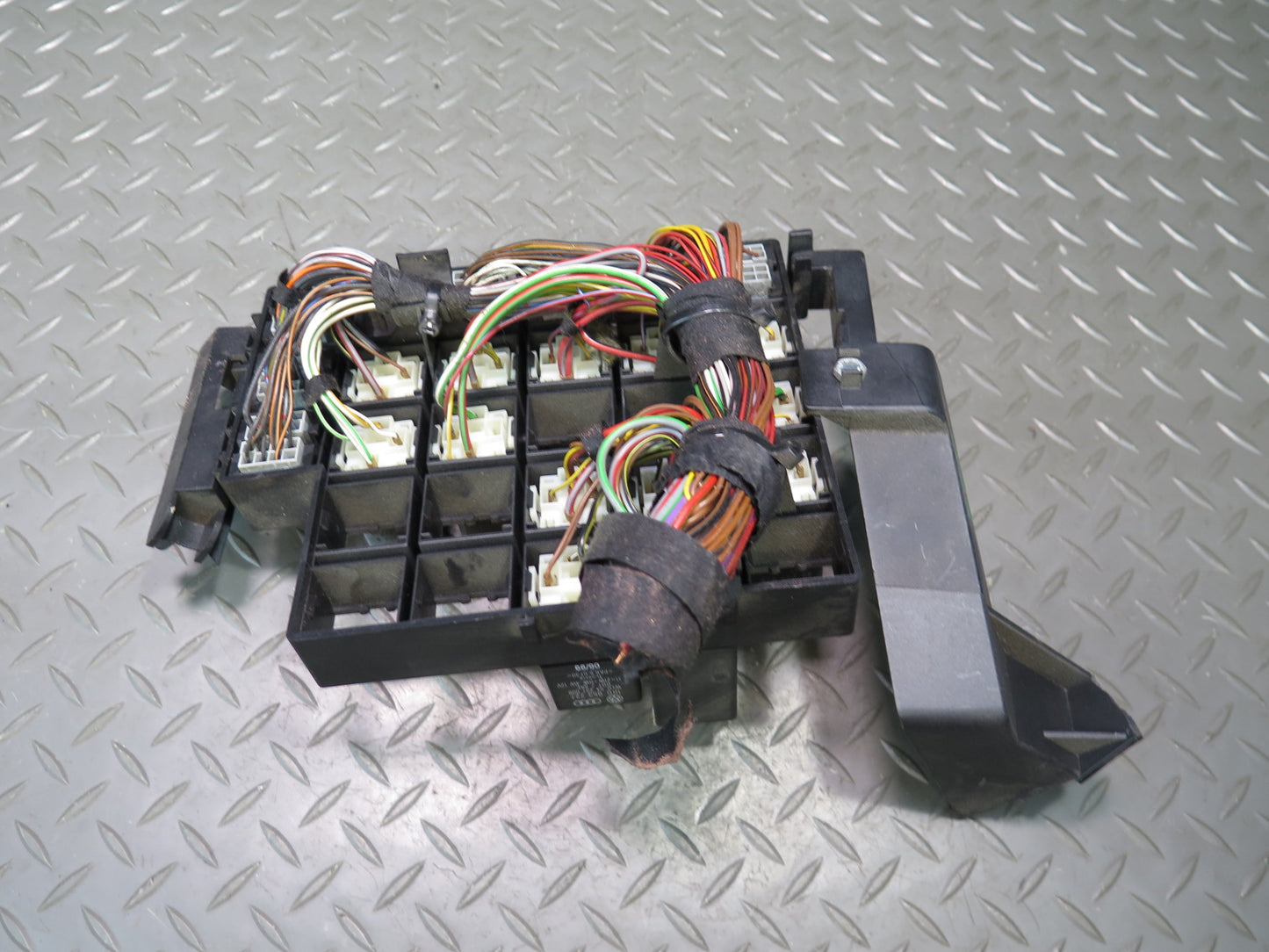 1999 Porsche 911 996 Junction Fuse Relay Box Module Unit