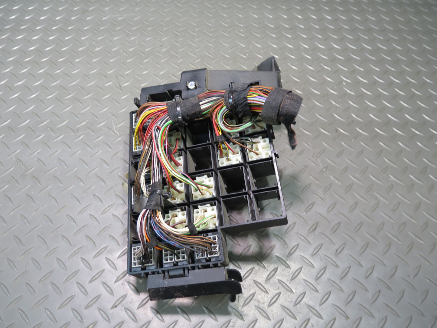 1999 Porsche 911 996 Junction Fuse Relay Box Module Unit