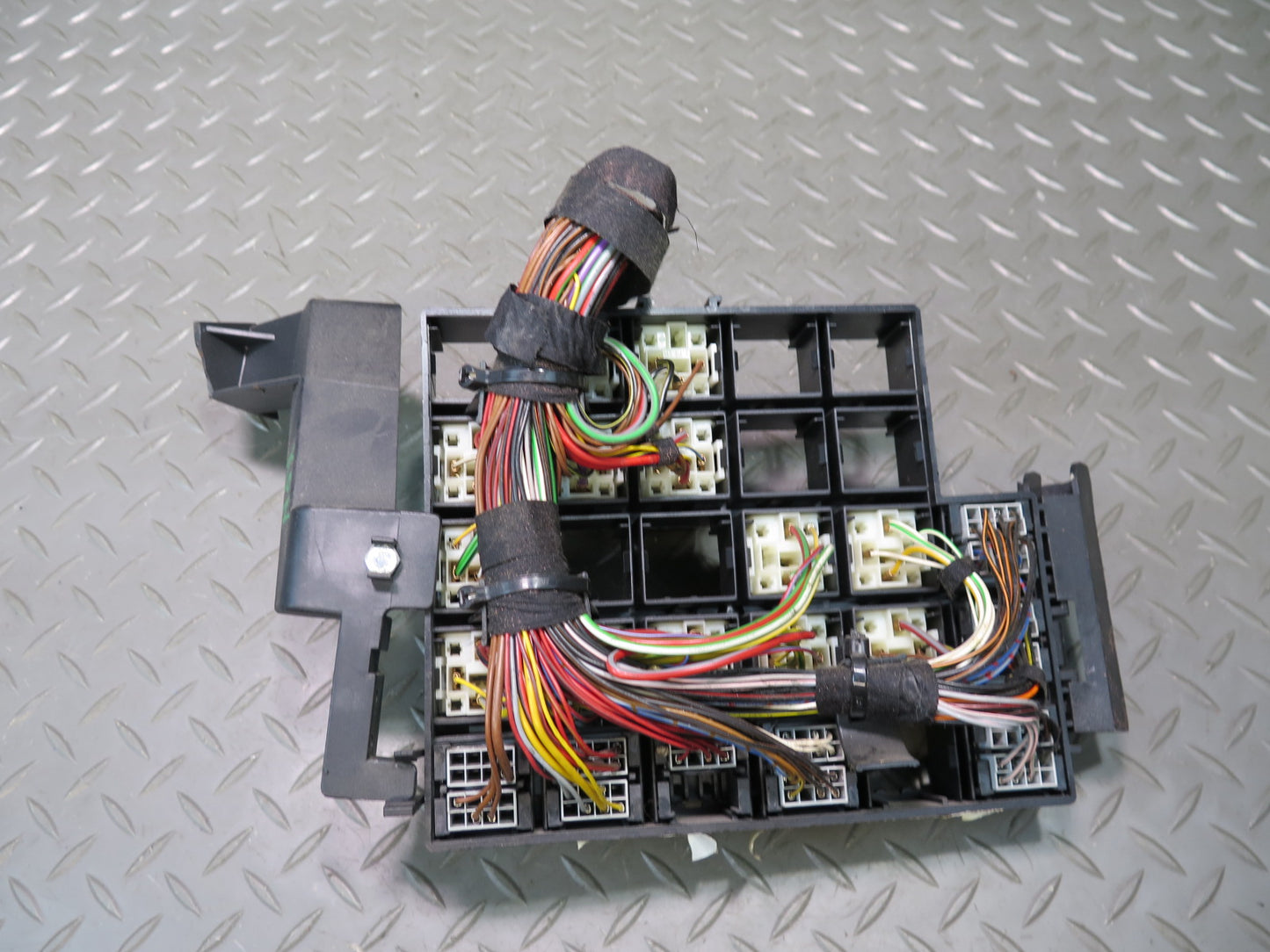 1999 Porsche 911 996 Junction Fuse Relay Box Module Unit