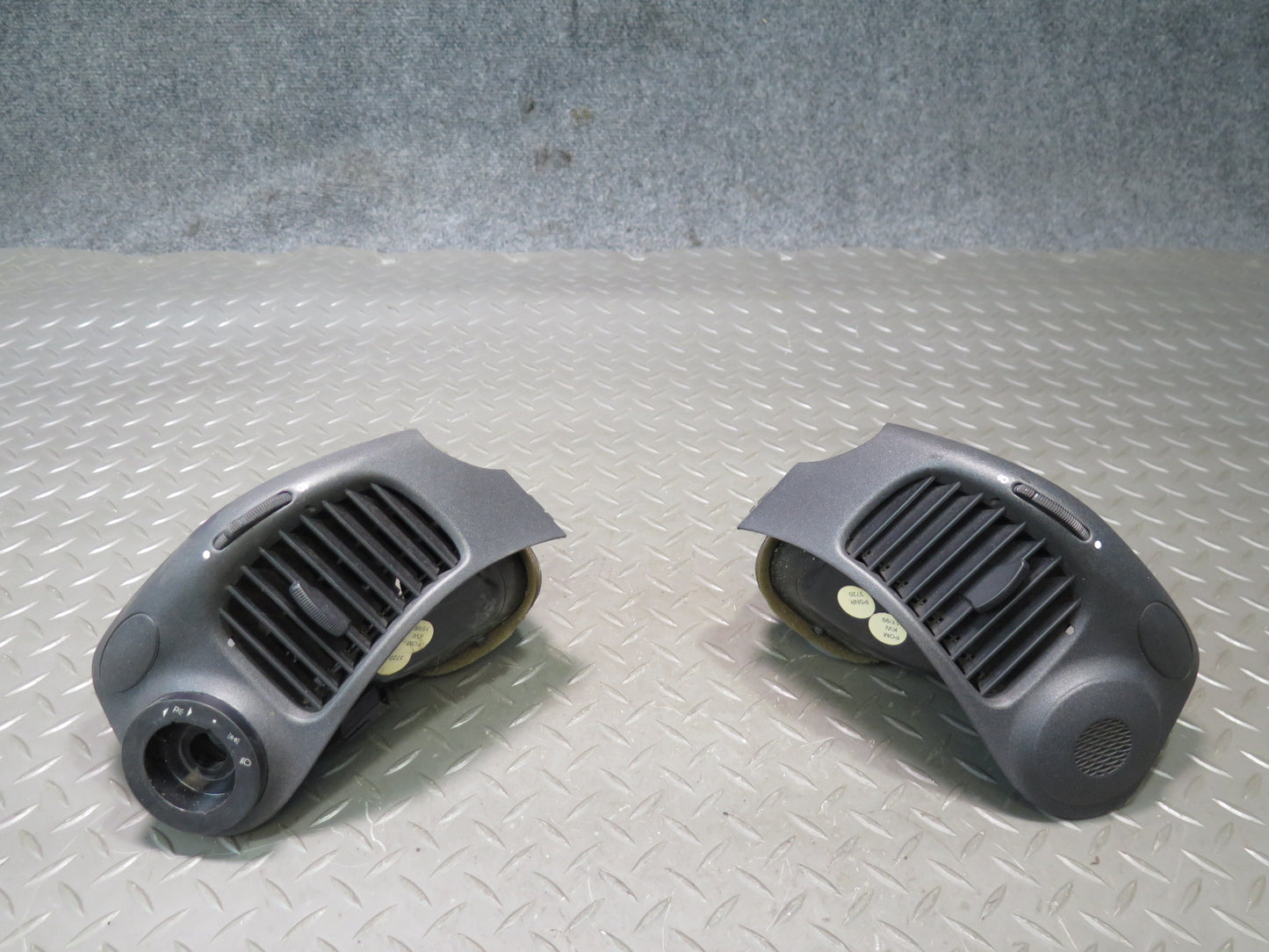 1999 Porsche 911 996 Dash Front Left & Right A/C Air Vent Grille Set of 2