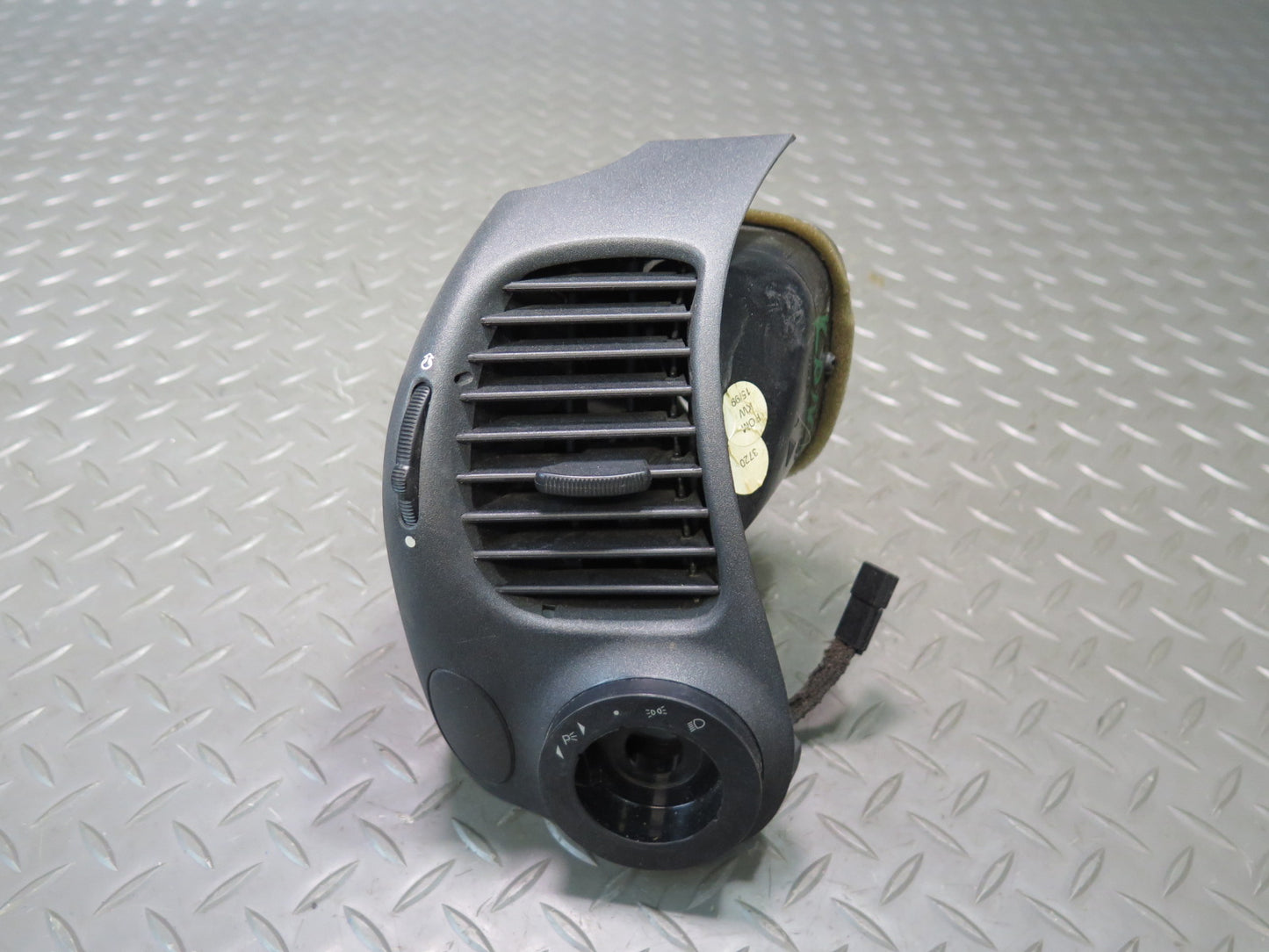 1999 Porsche 911 996 Dash Front Left & Right A/C Air Vent Grille Set of 2