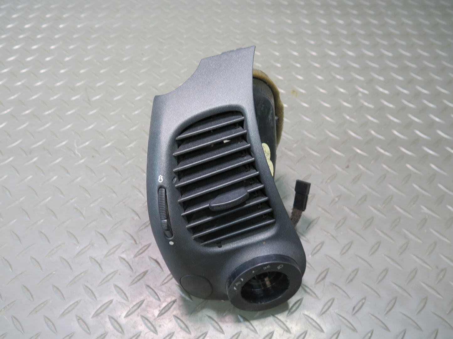 1999 Porsche 911 996 Dash Front Left & Right A/C Air Vent Grille Set of 2