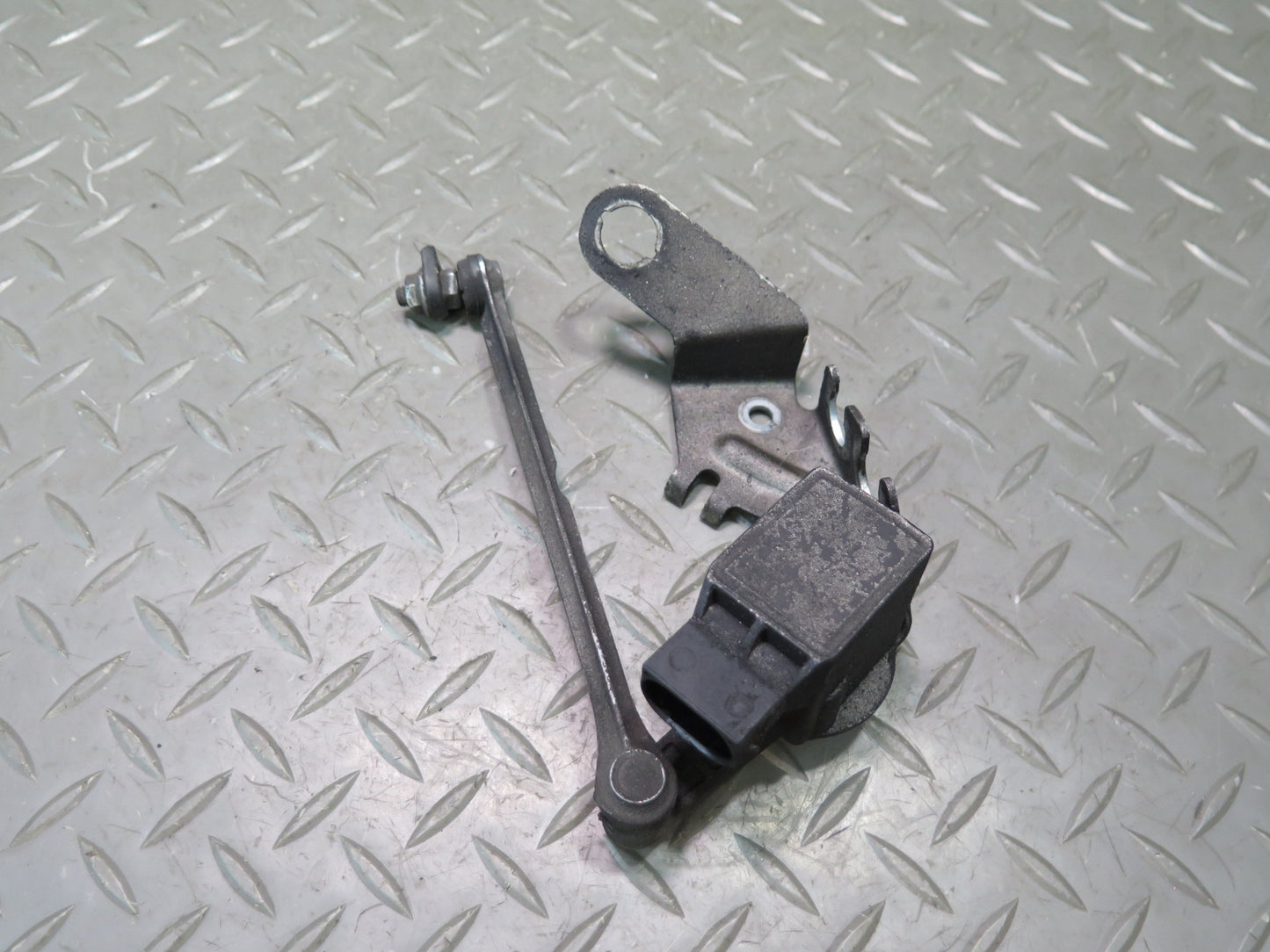 1999-2004 Porsche 911 996 Rear Suspension Height Level Sensor