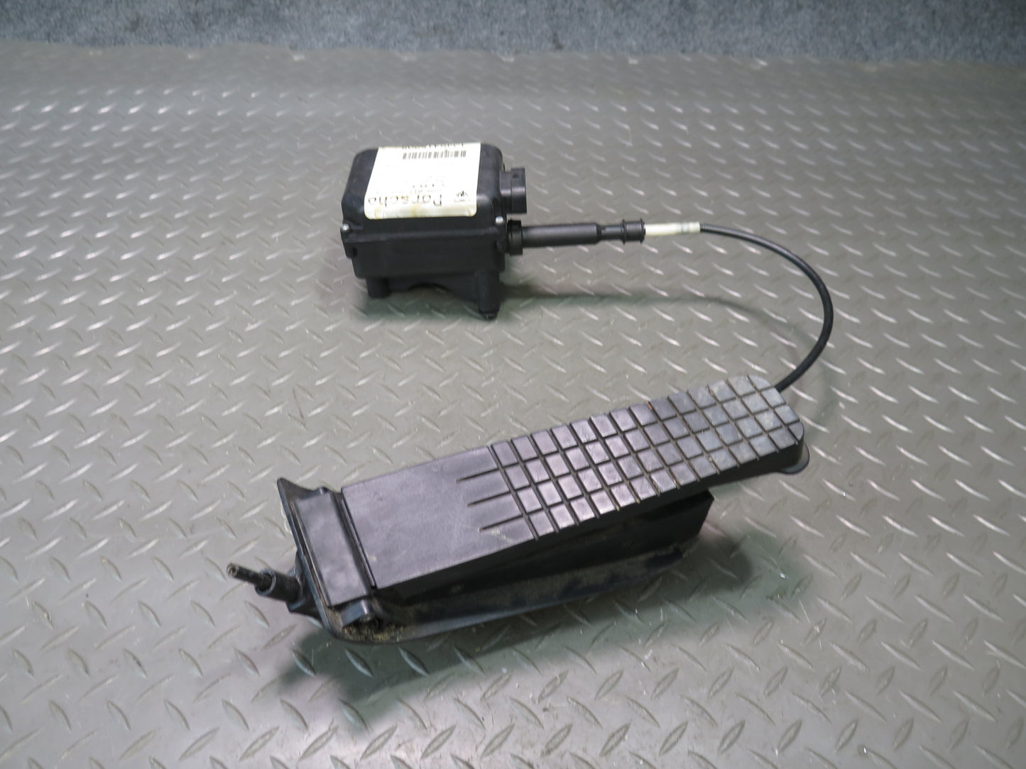 1999-2004 Porsche 911 996 A/T Gas Acceleration Pedal w Cruise Control Module