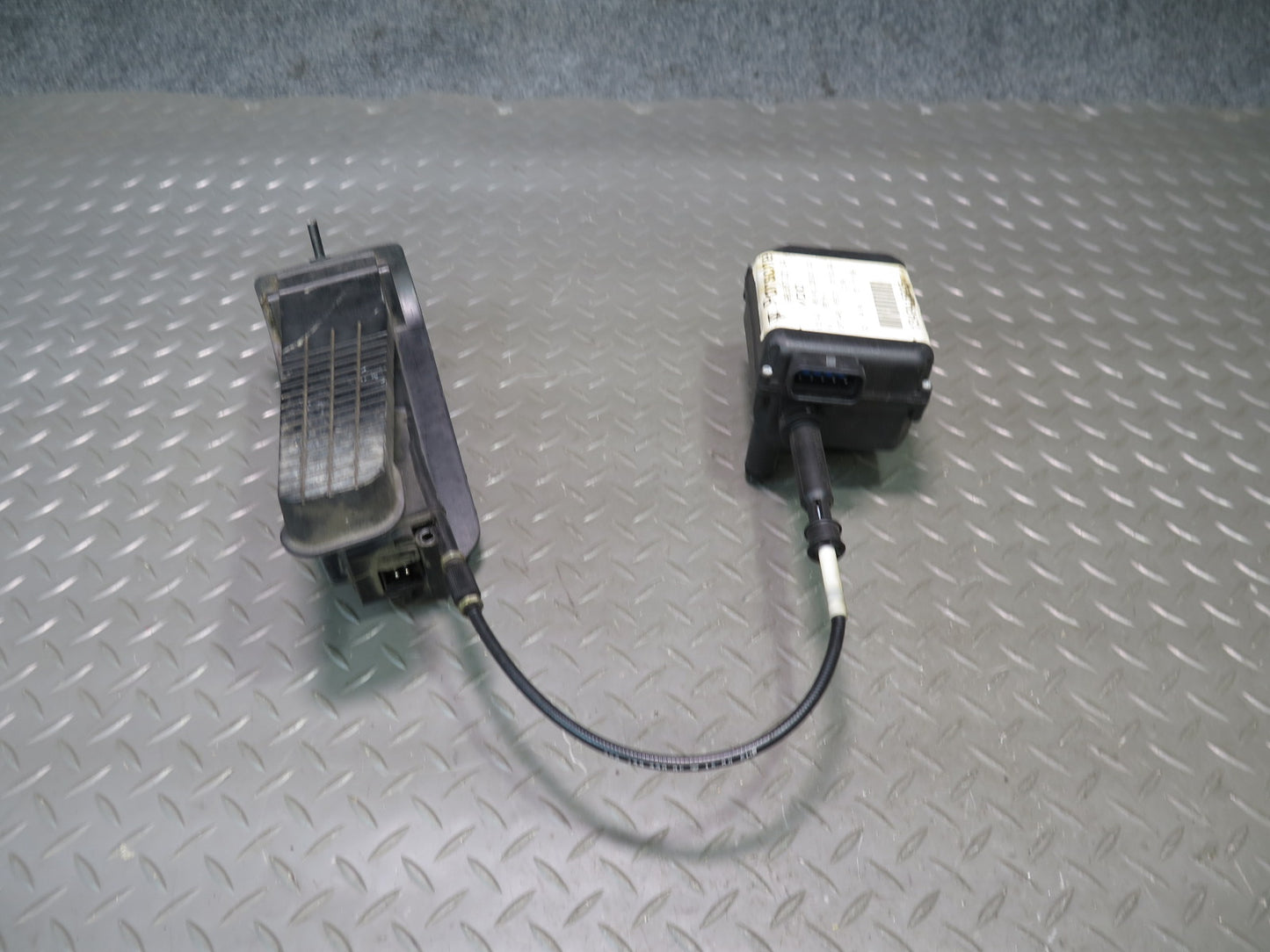 1999-2004 Porsche 911 996 A/T Gas Acceleration Pedal w Cruise Control Module