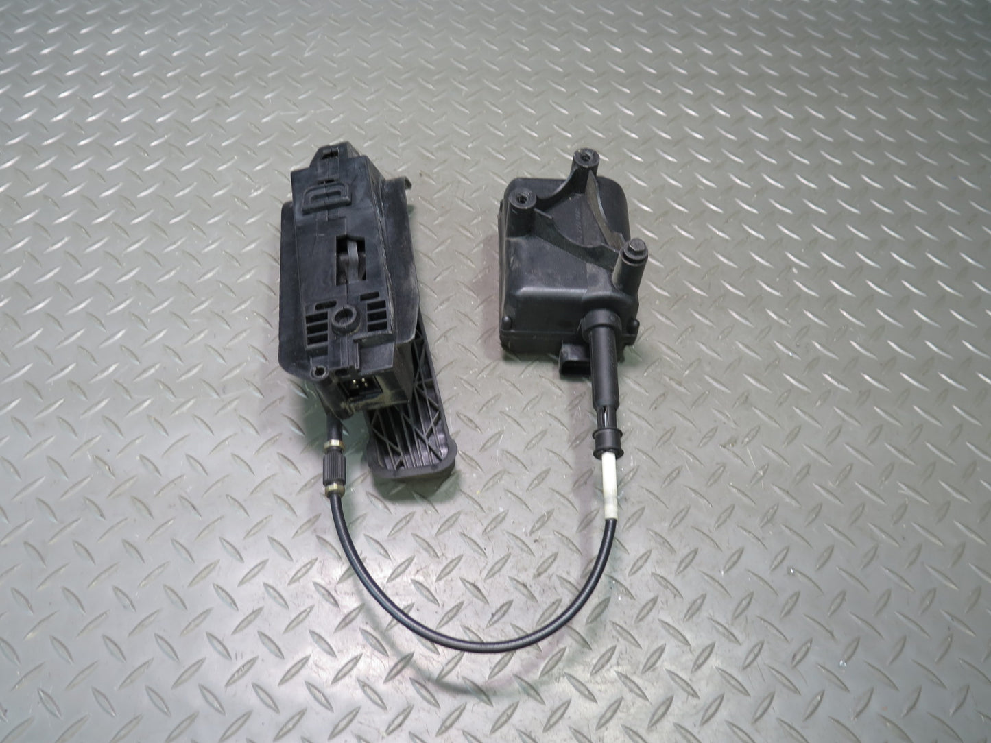 1999-2004 Porsche 911 996 A/T Gas Acceleration Pedal w Cruise Control Module