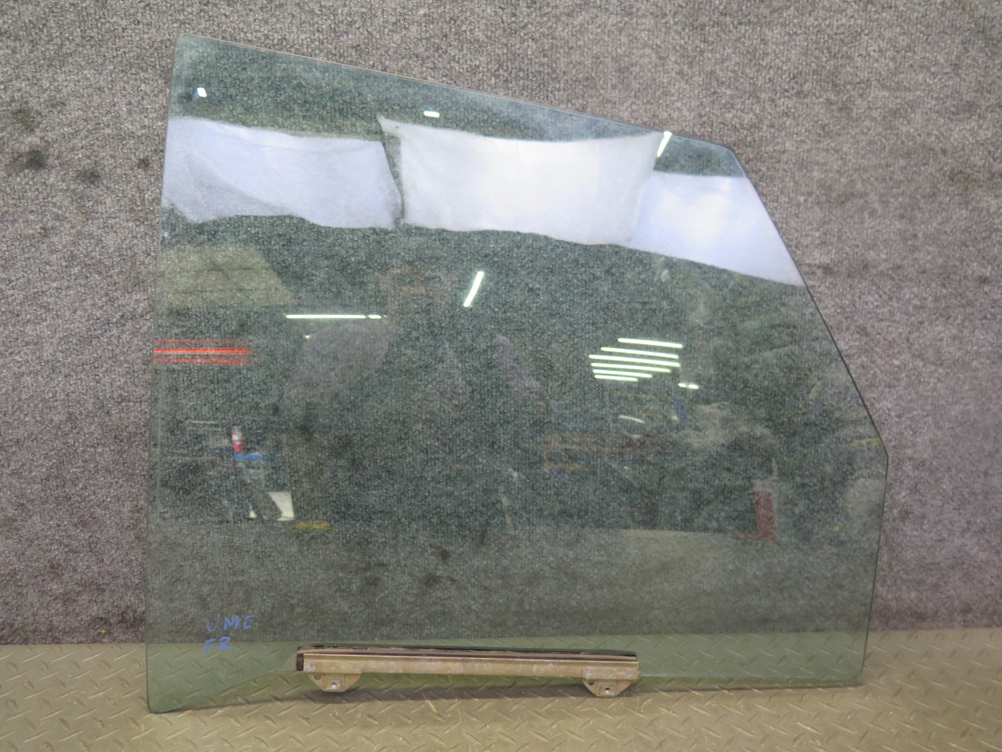 75-76 Mercedes W115 300SD Sedan Front Right Door Glass Window OEM