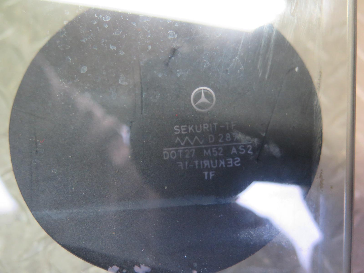75-76 Mercedes W115 300SD Sedan Front Right Door Glass Window OEM