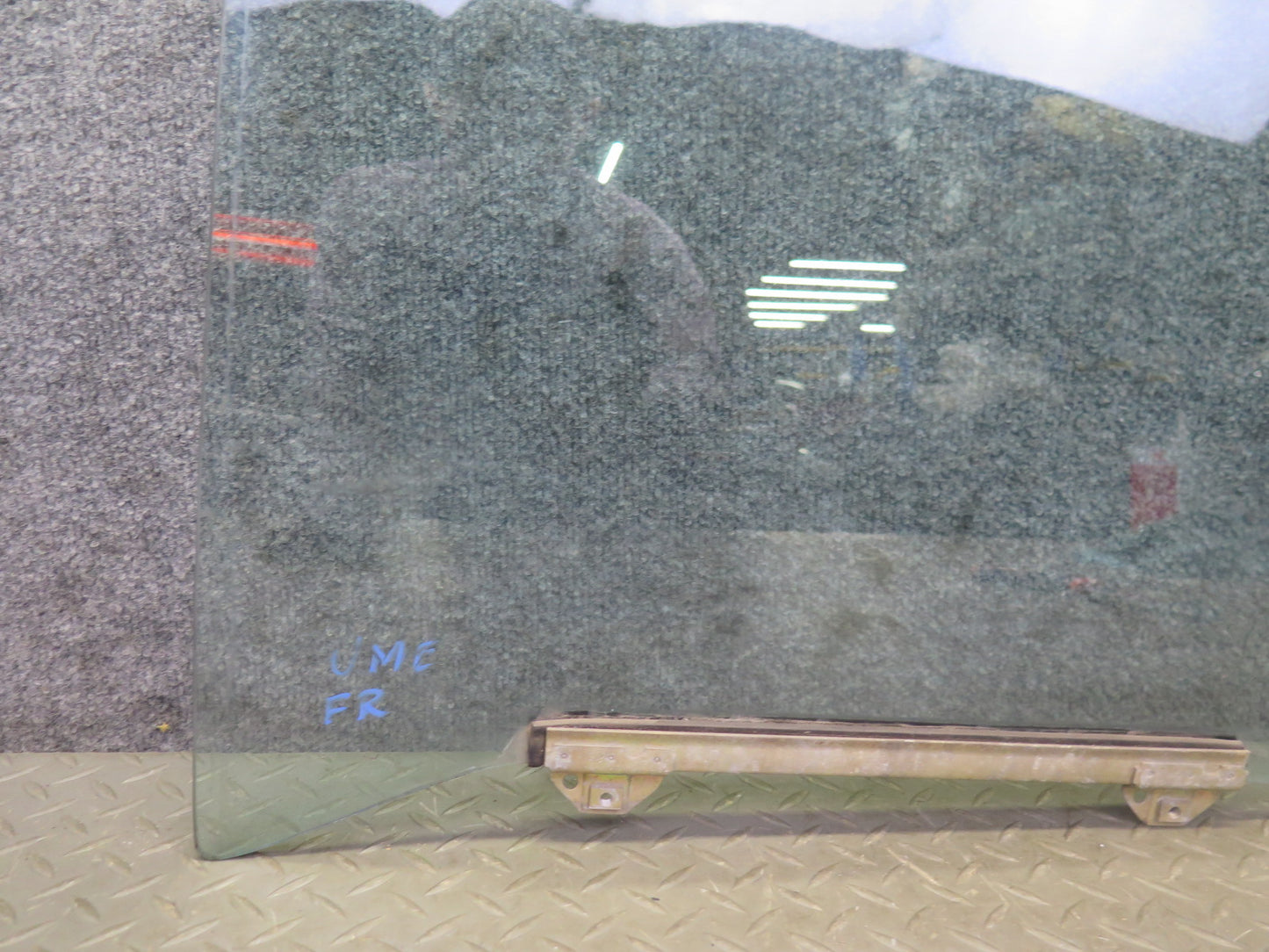 75-76 Mercedes W115 300SD Sedan Front Right Door Glass Window OEM