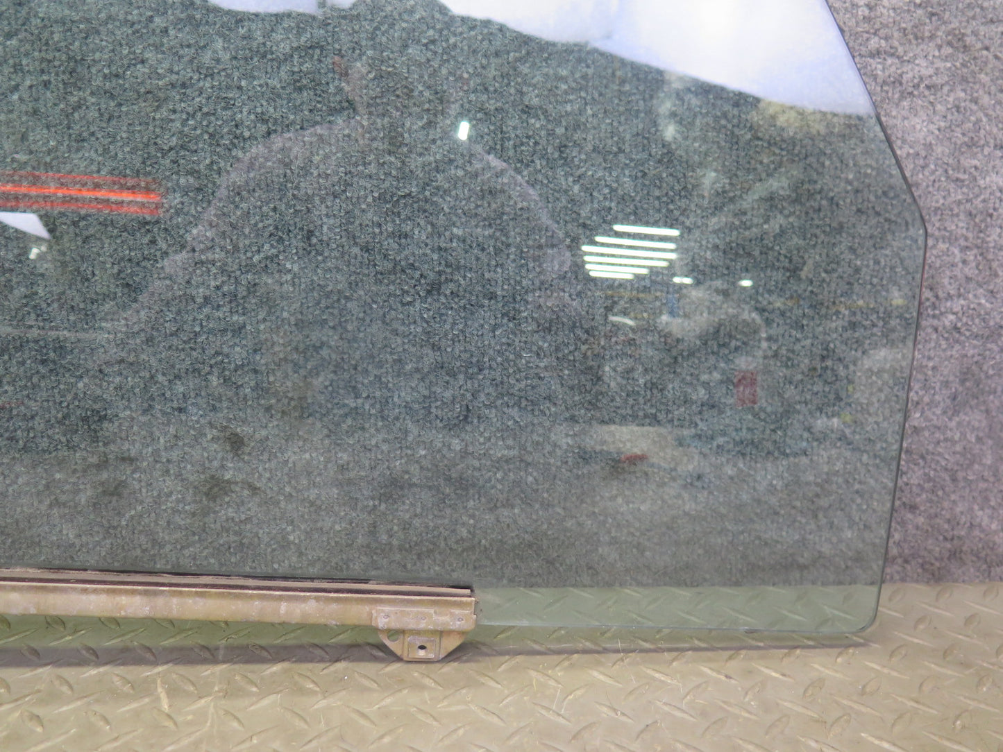 75-76 Mercedes W115 300SD Sedan Front Right Door Glass Window OEM