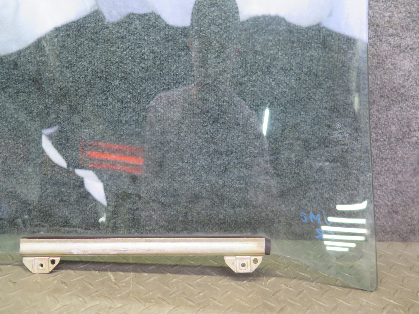 75-76 Mercedes W115 300SD Sedan Front Right Door Glass Window OEM