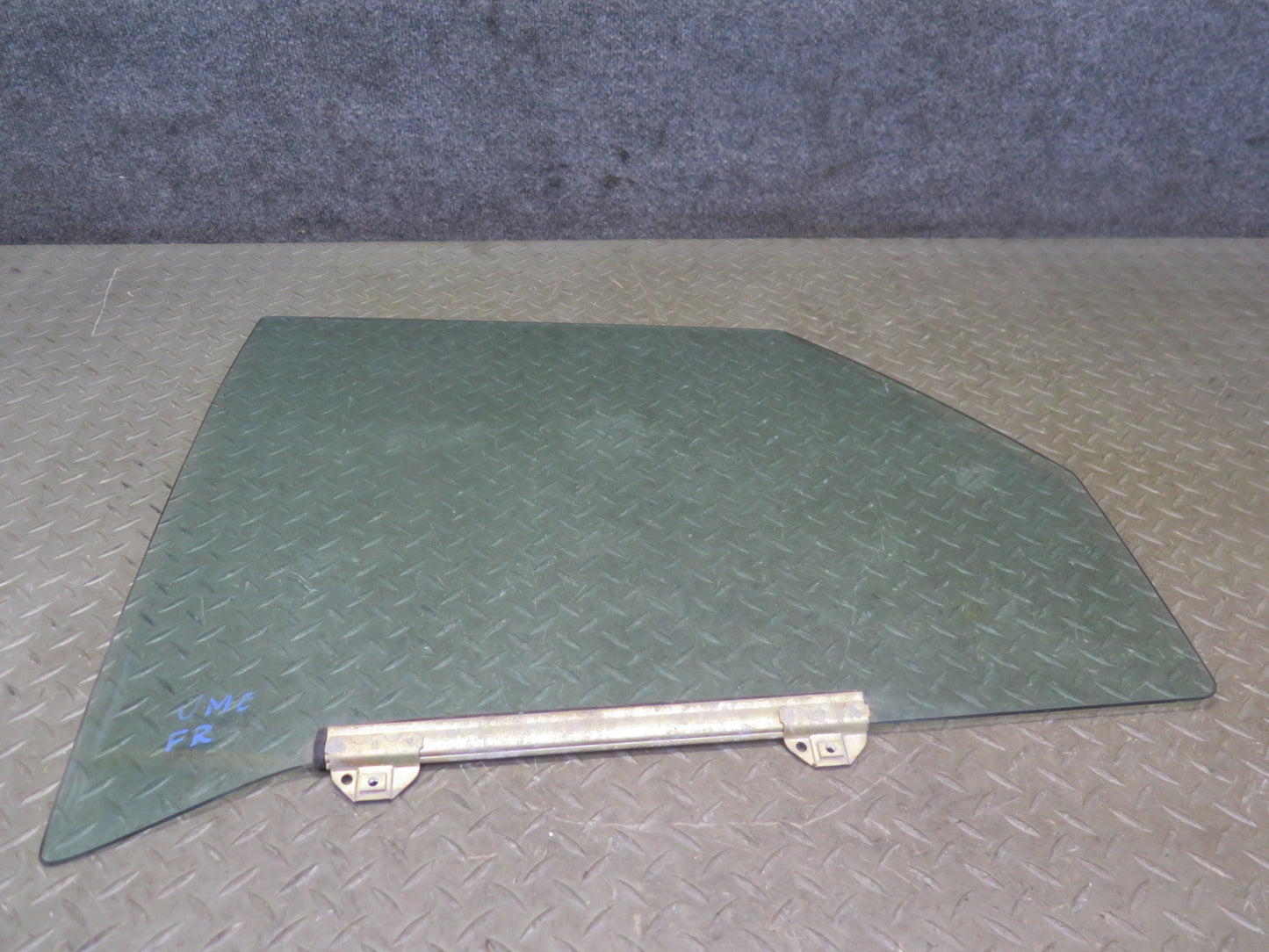 75-76 Mercedes W115 300SD Sedan Front Right Door Glass Window OEM