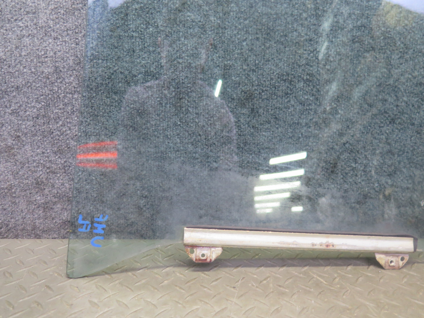 75-76 Mercedes W115 300SD Sedan Front Left Door Glass Window OEM