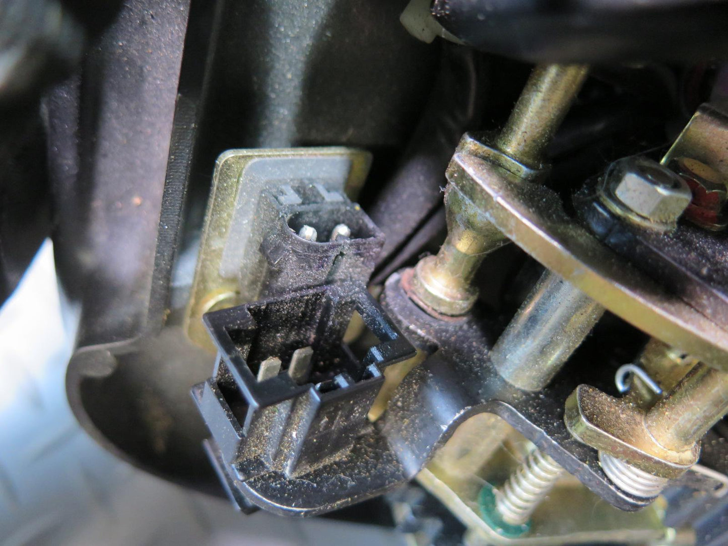 1999-2004 Porsche 911 996 Convertible TOP Roof Lock Latch Motor Assembly