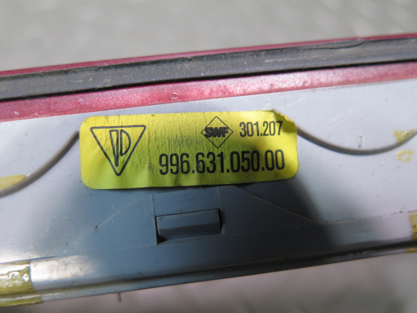 1999-2004 Porsche 911 996 Rear Center Third 3RD Brake Light Lamp 99663105000