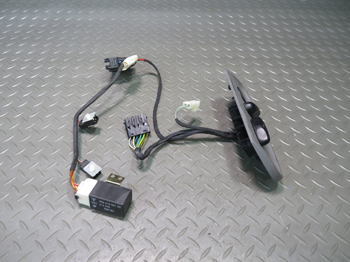 1999-2005 Porsche 911 Carrera 996 Front Right Seat Adjust Switch w Relay