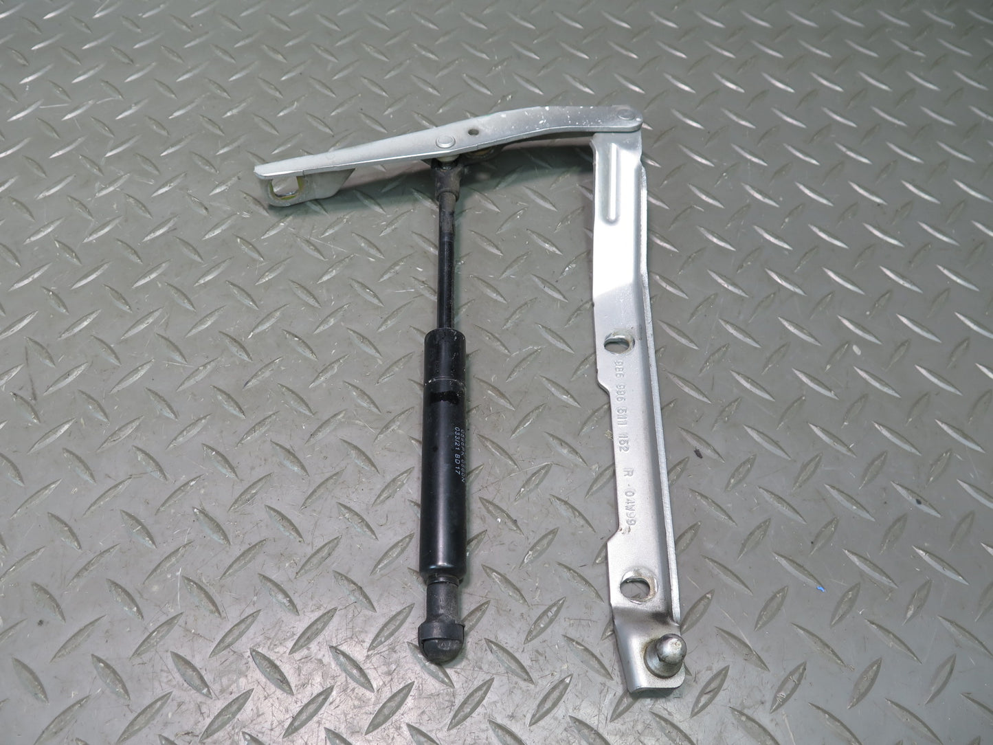 1999-2004 Porsche 911 996 Front Hood Bonnet Hinge w Shock Support Set of 2