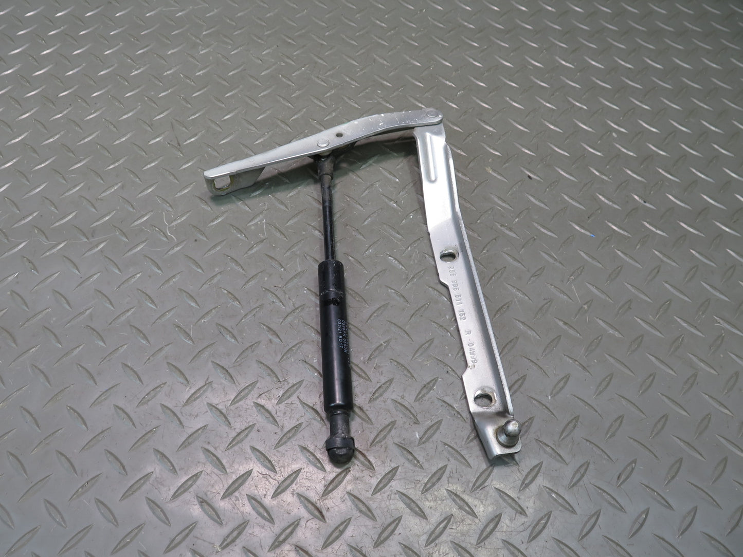 1999-2004 Porsche 911 996 Front Hood Bonnet Hinge w Shock Support Set of 2