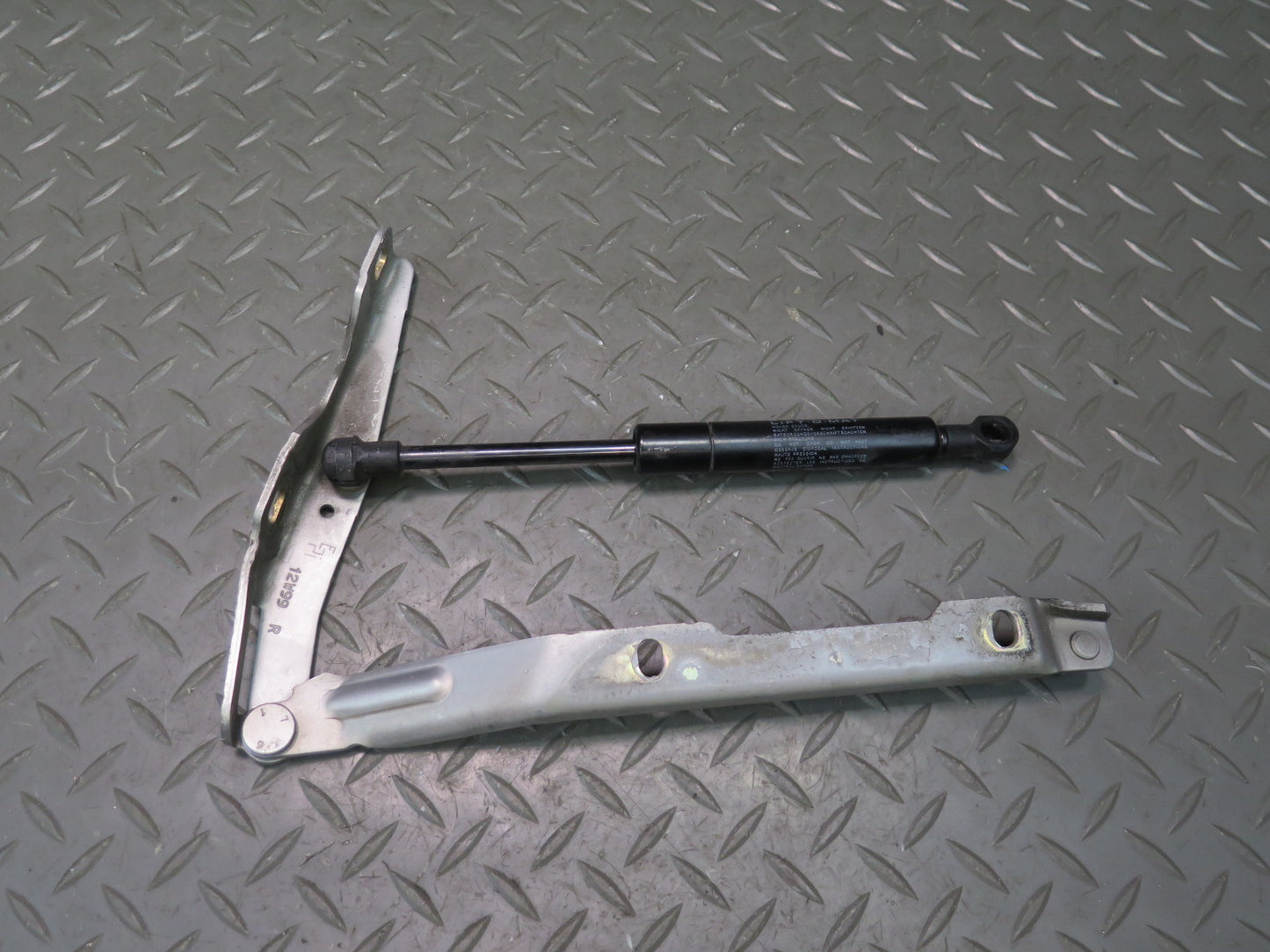 1999-2004 Porsche 911 996 Front Hood Bonnet Hinge w Shock Support Set of 2