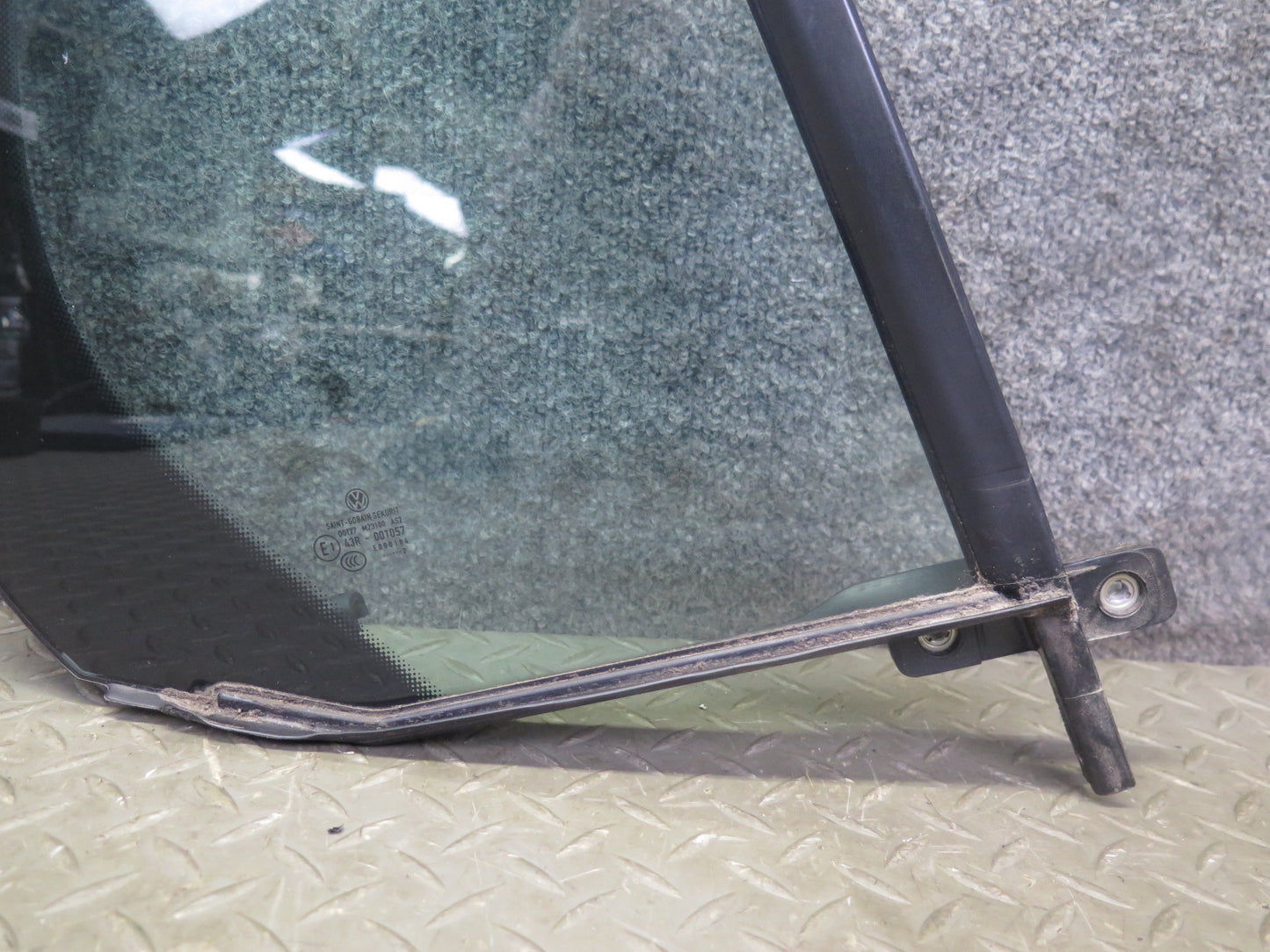 10-14 VW Golf GTI R MK6 4DOOR Rear Right Door Fixed Glass OEM