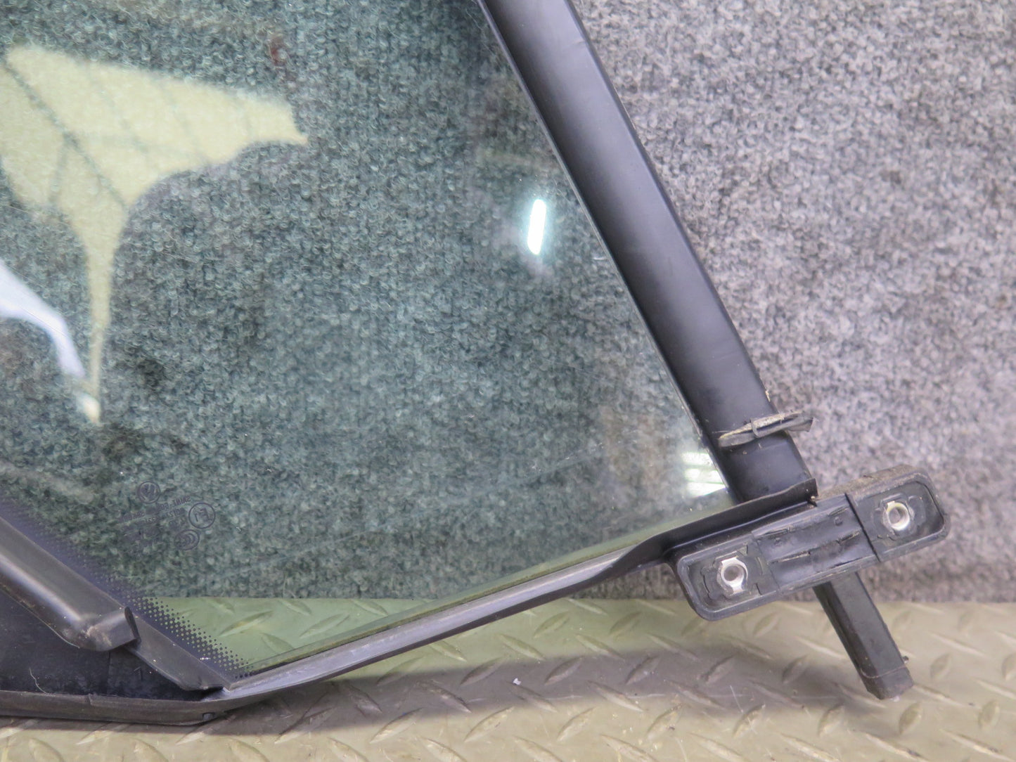 10-14 VW Golf GTI R MK6 4DOOR Rear Left Door Fixed Glass OEM