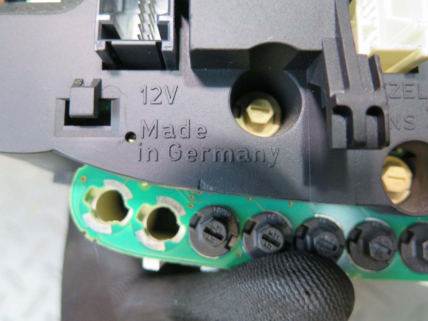 1999 Porsche 911 996 A/T Instrument Cluster Gauge Speedometer 99664110403