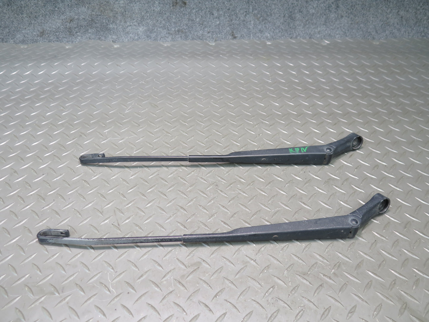 1999-2005 Porsche 911 Carrera 996 Front Left & Right Windshield Wiper Arm Set