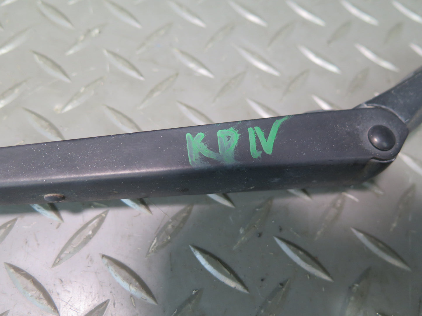 1999-2005 Porsche 911 Carrera 996 Front Left & Right Windshield Wiper Arm Set