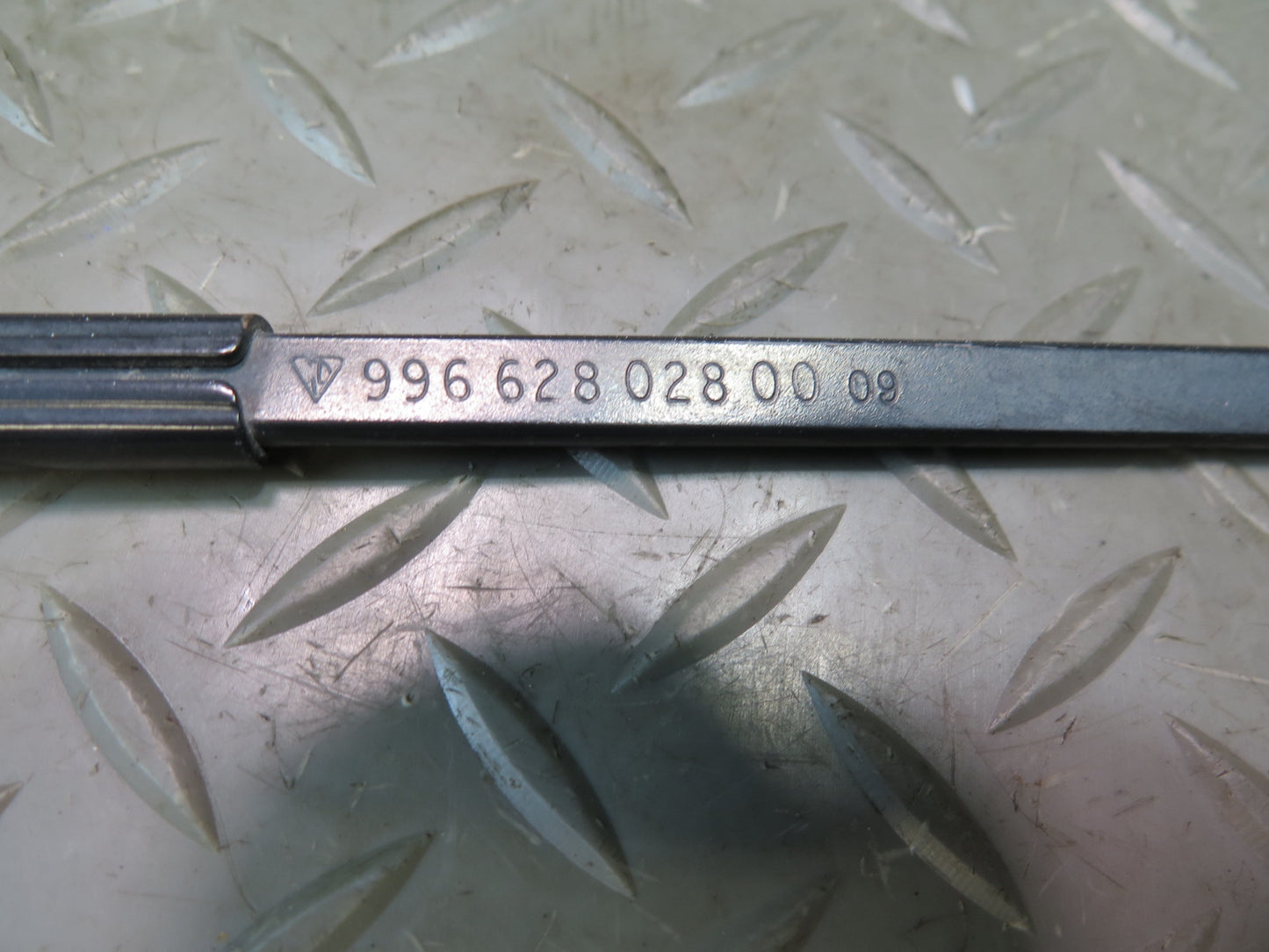 1999-2005 Porsche 911 Carrera 996 Front Left & Right Windshield Wiper Arm Set