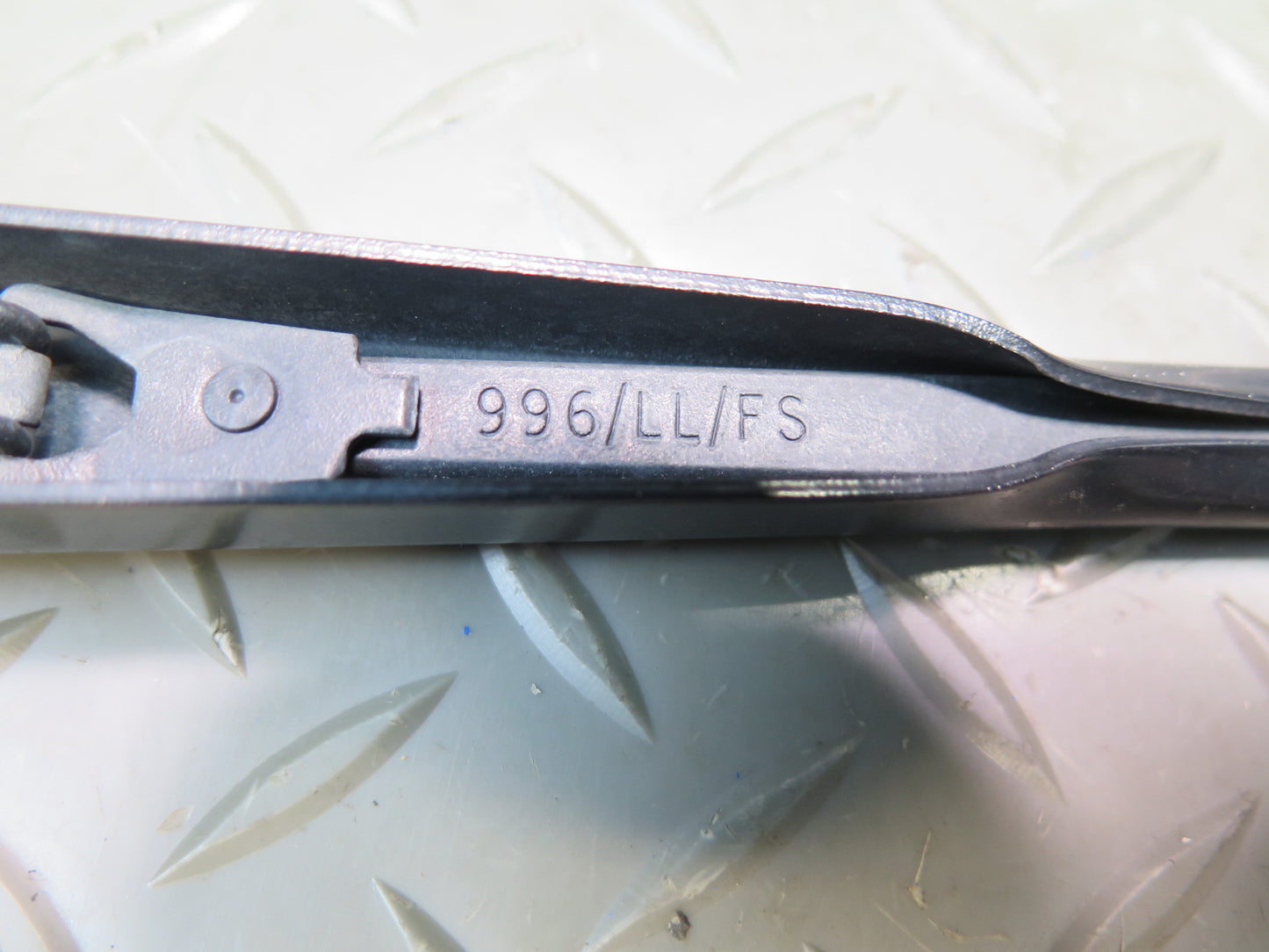 1999-2005 Porsche 911 Carrera 996 Front Left & Right Windshield Wiper Arm Set