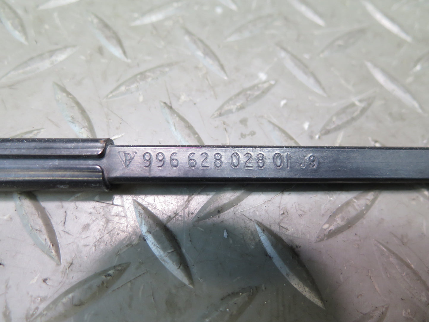 1999-2005 Porsche 911 Carrera 996 Front Left & Right Windshield Wiper Arm Set