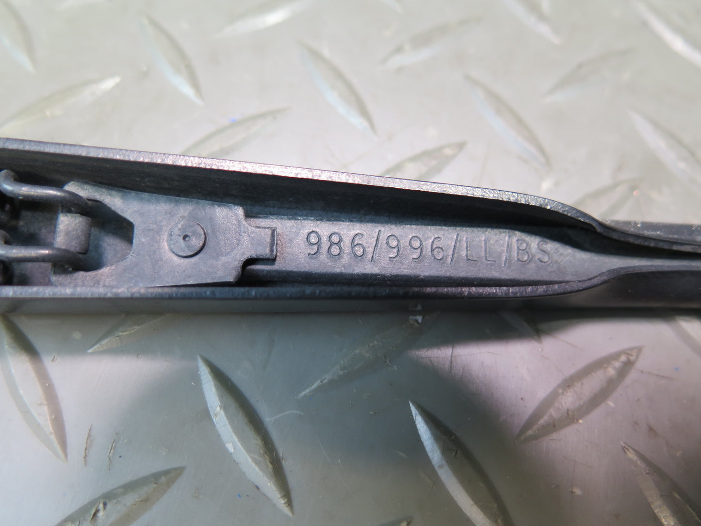 1999-2005 Porsche 911 Carrera 996 Front Left & Right Windshield Wiper Arm Set