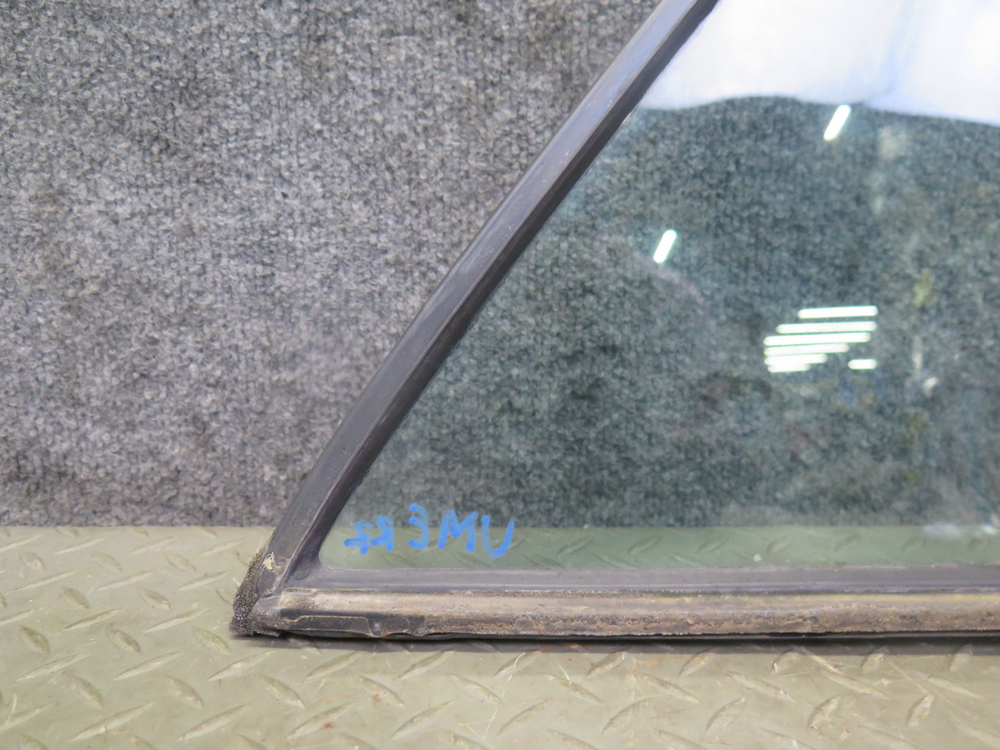 75-76 Mercedes W115 300SD Sedan Rear Right Door Vent Glass Window OEM