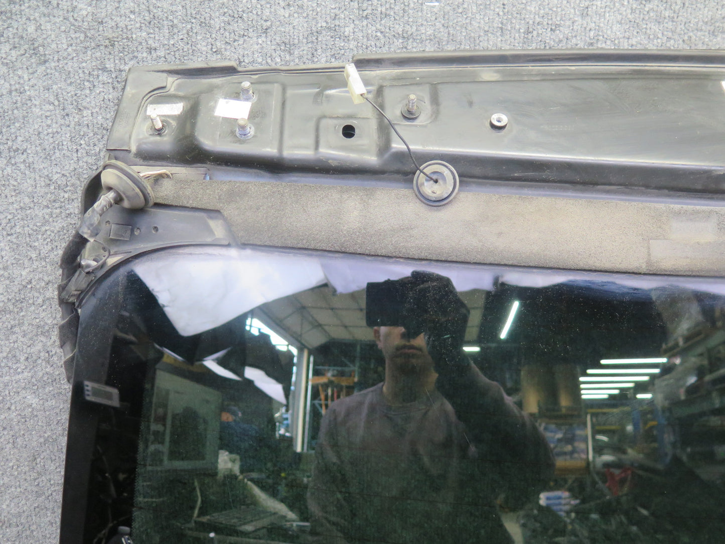 2003-2010 Porsche Cayenne 957 Rear Trunk Tailgate Glass Window