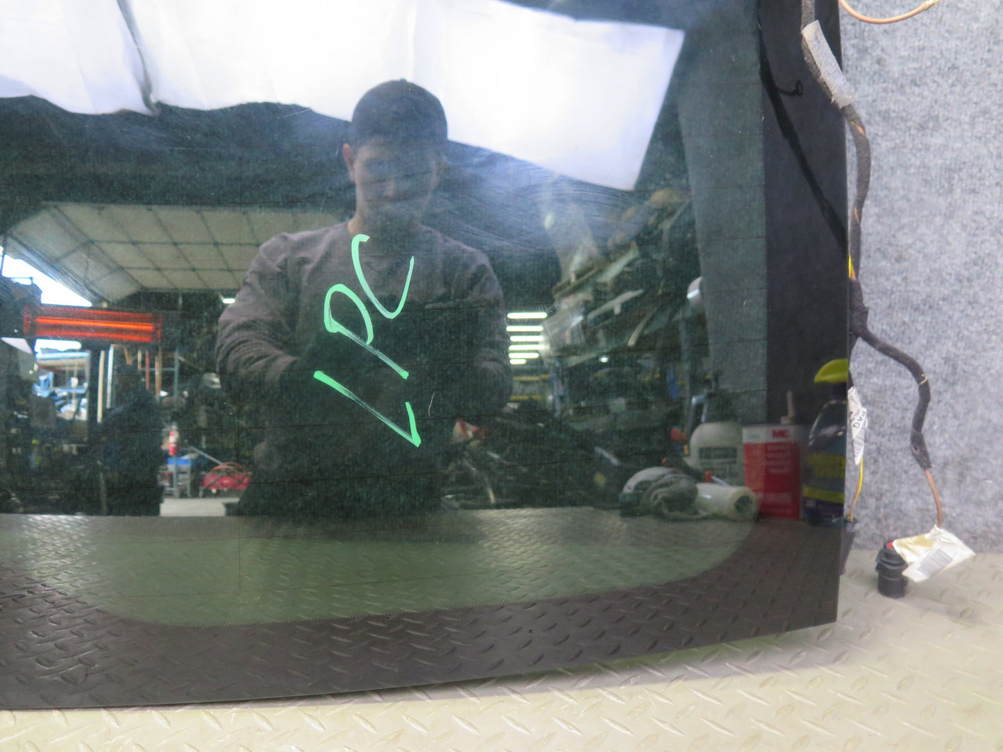 2003-2010 Porsche Cayenne 957 Rear Trunk Tailgate Glass Window