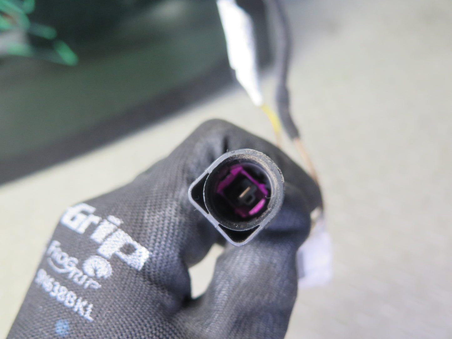 2003-2010 Porsche Cayenne 957 Rear Trunk Tailgate Glass Window