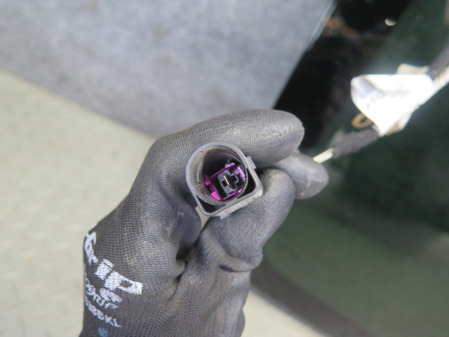 2003-2010 Porsche Cayenne 957 Rear Trunk Tailgate Glass Window