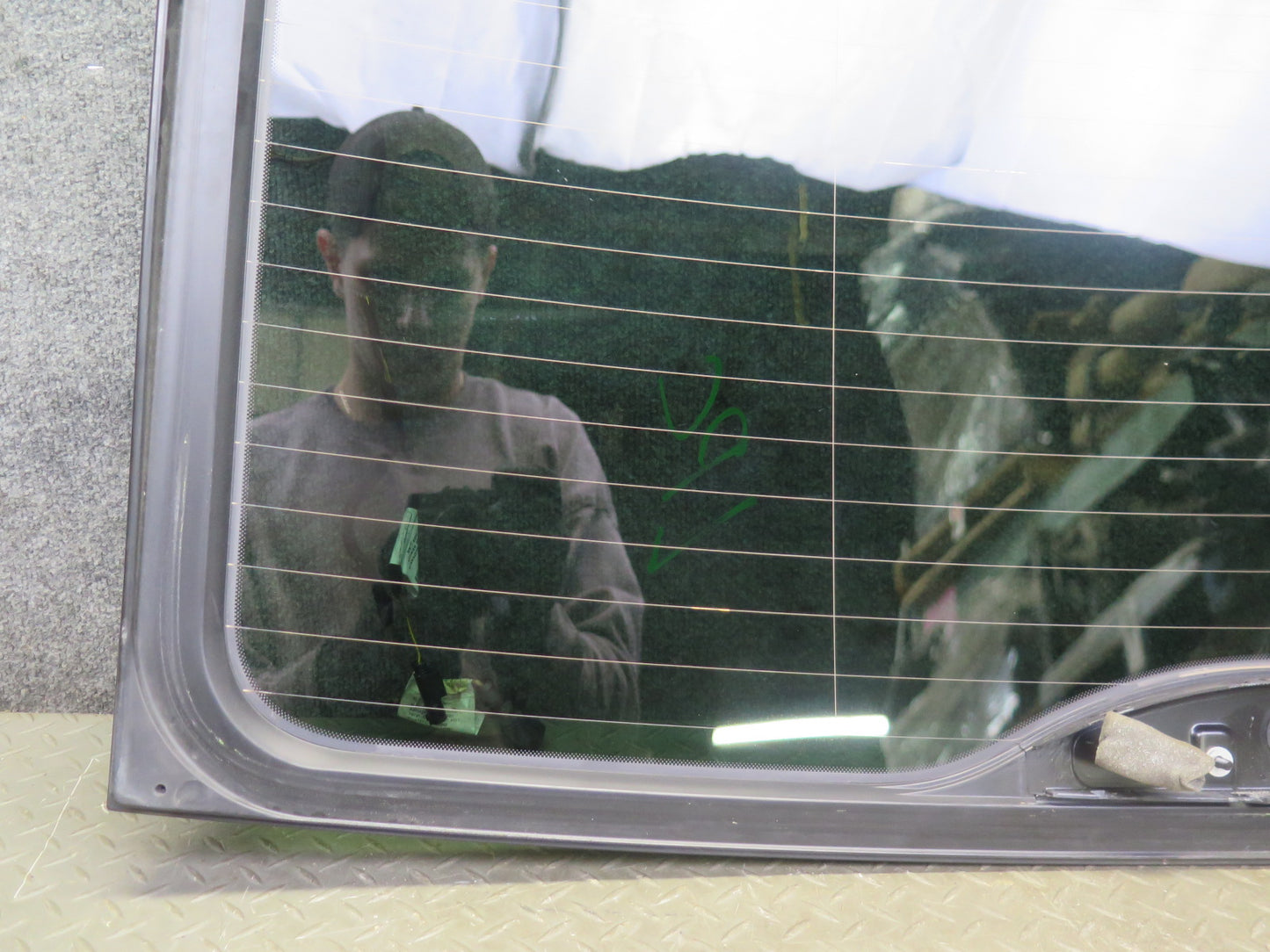 2003-2010 Porsche Cayenne 957 Rear Trunk Tailgate Glass Window