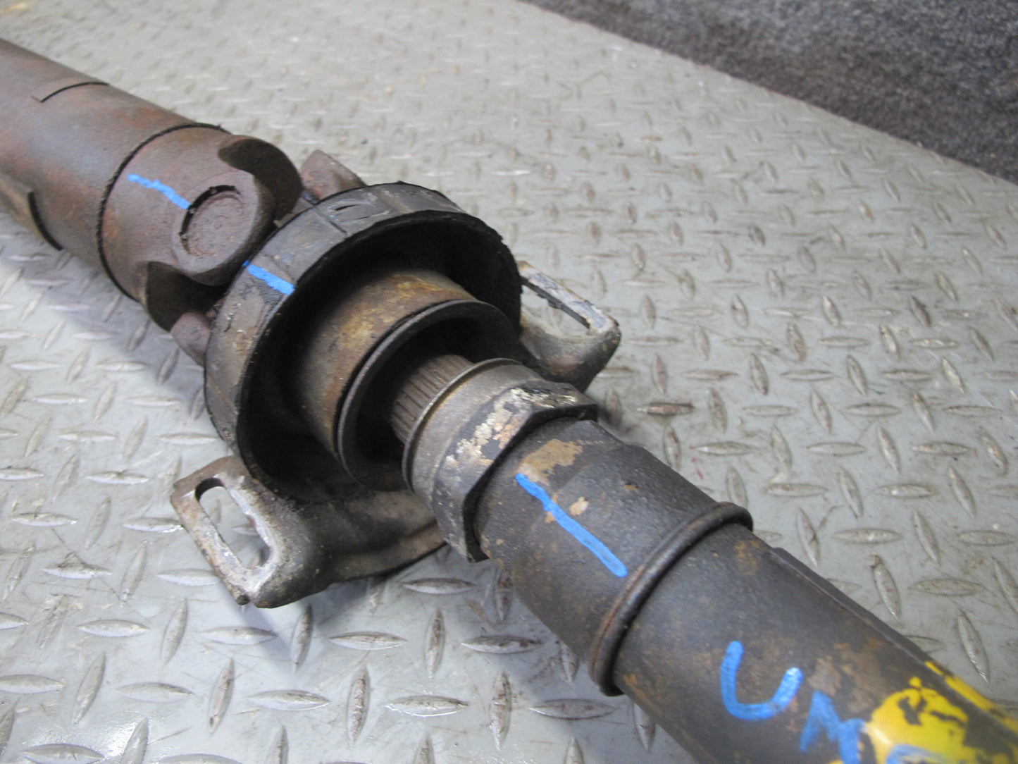75-76 Mercedes W115 300SD RWD A/T Rear Driveshaft Drive Shaft 14K Miles OEM