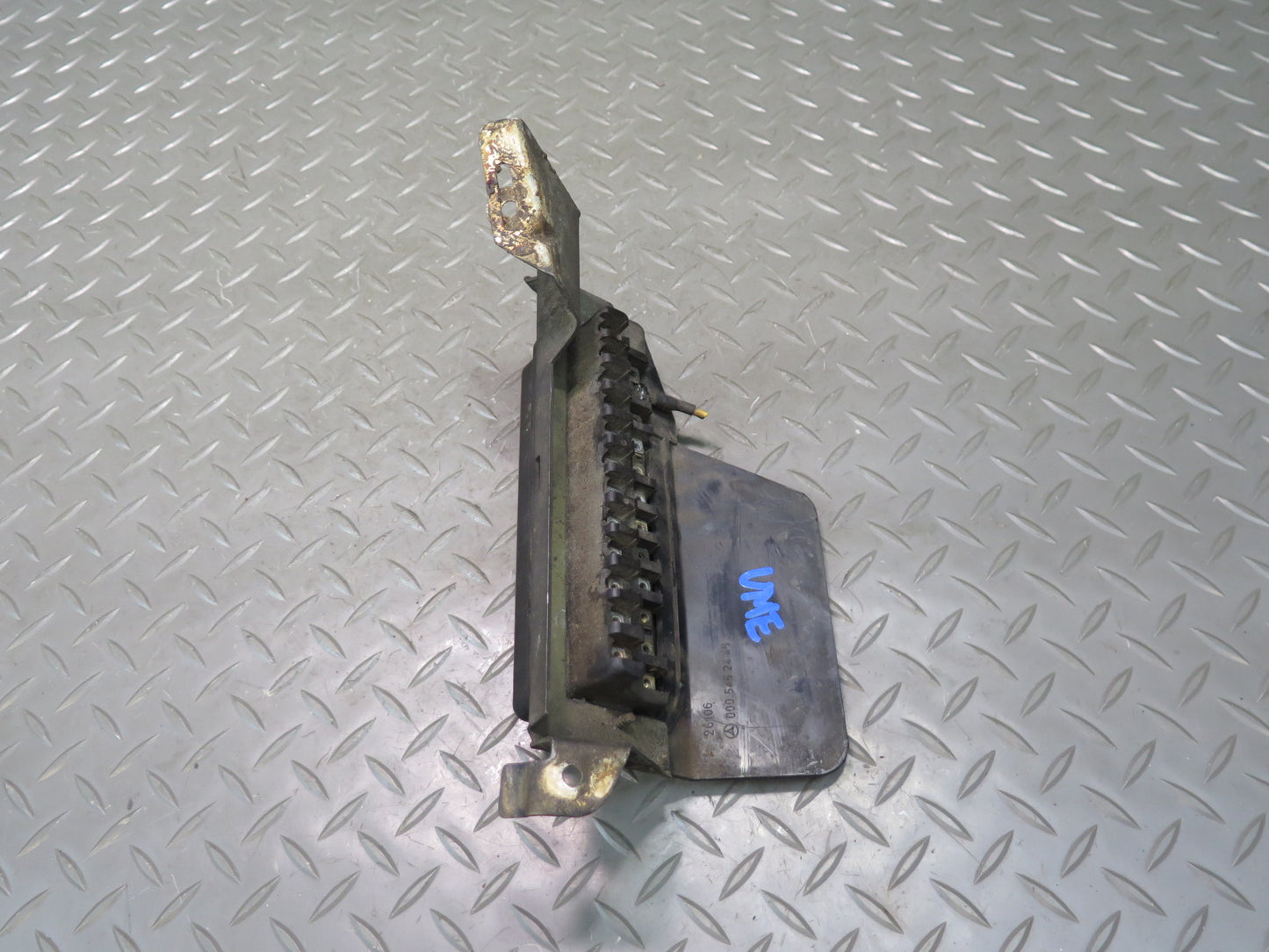 75-76 Mercedes W115 300SD Fuse Relay Box Module 0005452445 OEM
