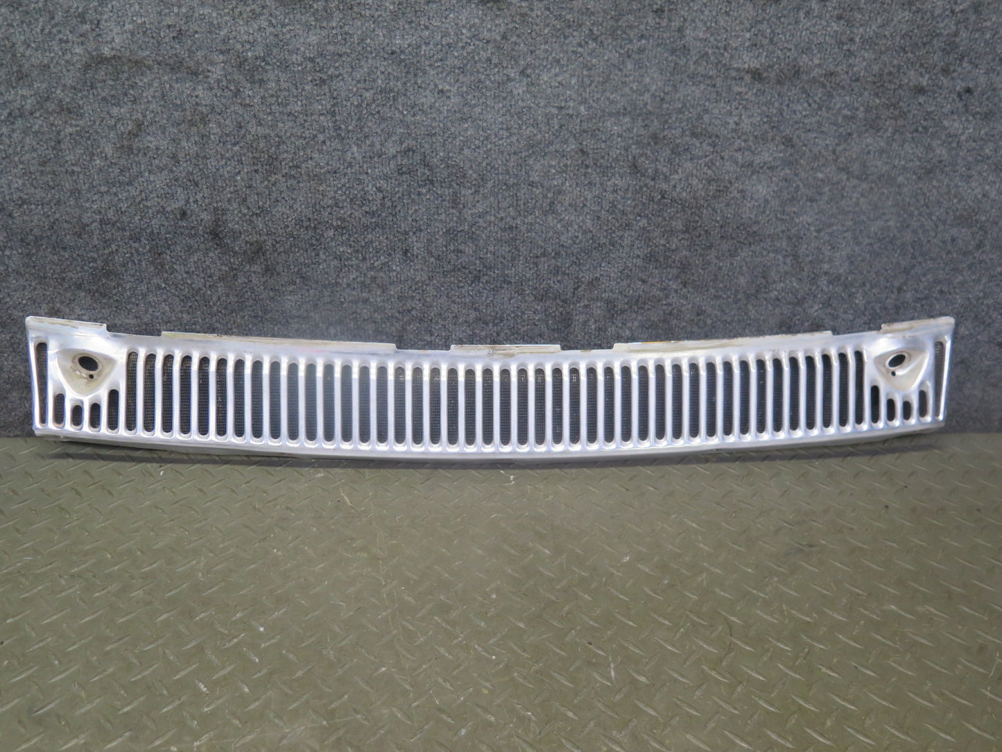 75-76 Mercedes W115 300SD Front Hood Air Vent Cowl Trim Grille OEM