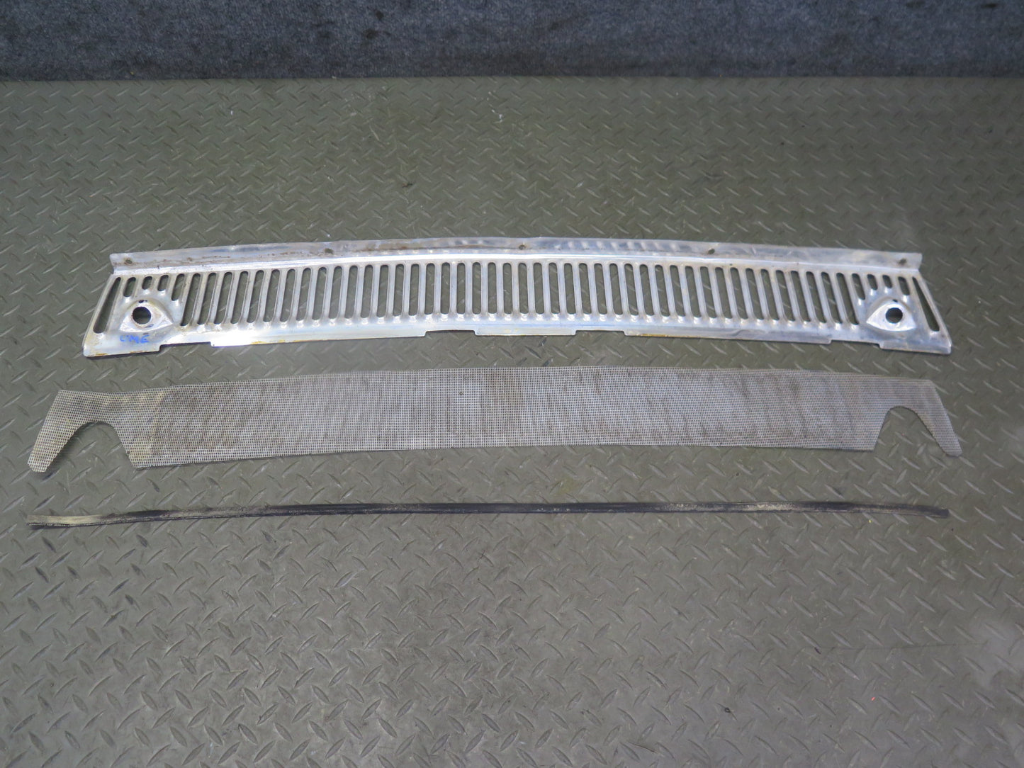 75-76 Mercedes W115 300SD Front Hood Air Vent Cowl Trim Grille OEM
