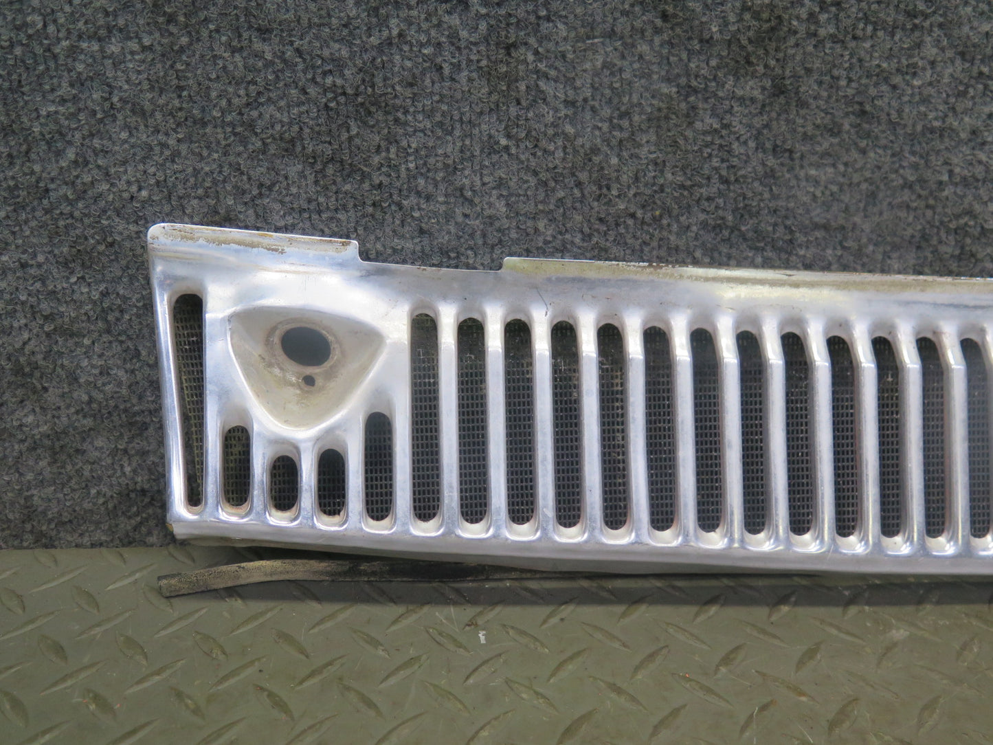 75-76 Mercedes W115 300SD Front Hood Air Vent Cowl Trim Grille OEM