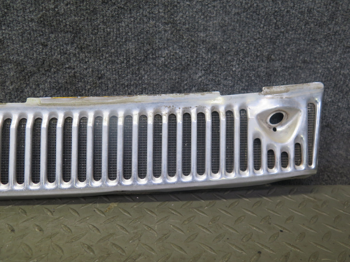75-76 Mercedes W115 300SD Front Hood Air Vent Cowl Trim Grille OEM