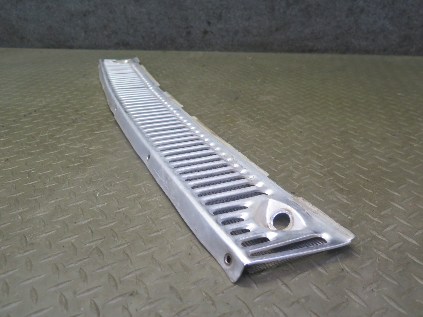 75-76 Mercedes W115 300SD Front Hood Air Vent Cowl Trim Grille OEM